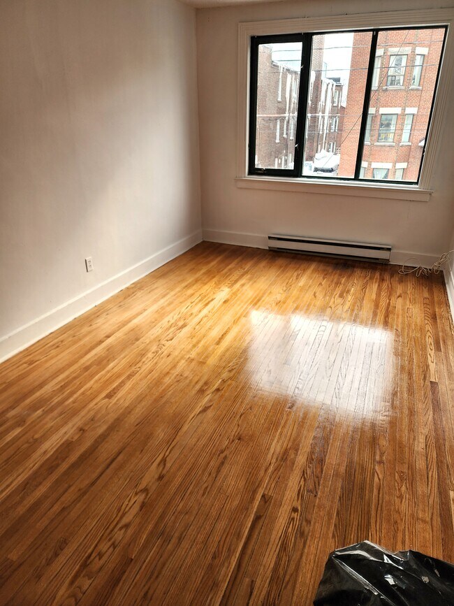 Photo du bâtiment - 2122 Queen St