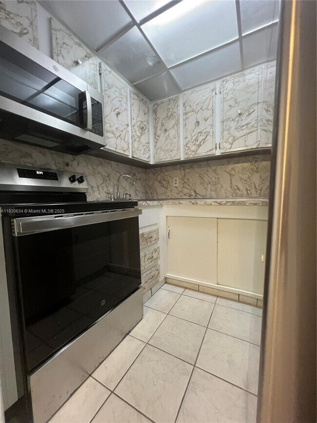 Foto del edificio - 5050 NW 7th St