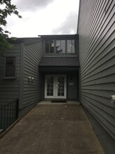 Building Photo - 8611 SW Brightfield Cir