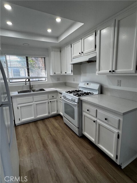 Foto del edificio - 1999 Maple Ave