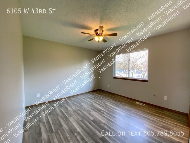 Foto del edificio - 3 Bedroom 2 Bathroom West Side Home!