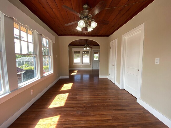 Building Photo - 203 Foresteria Dr