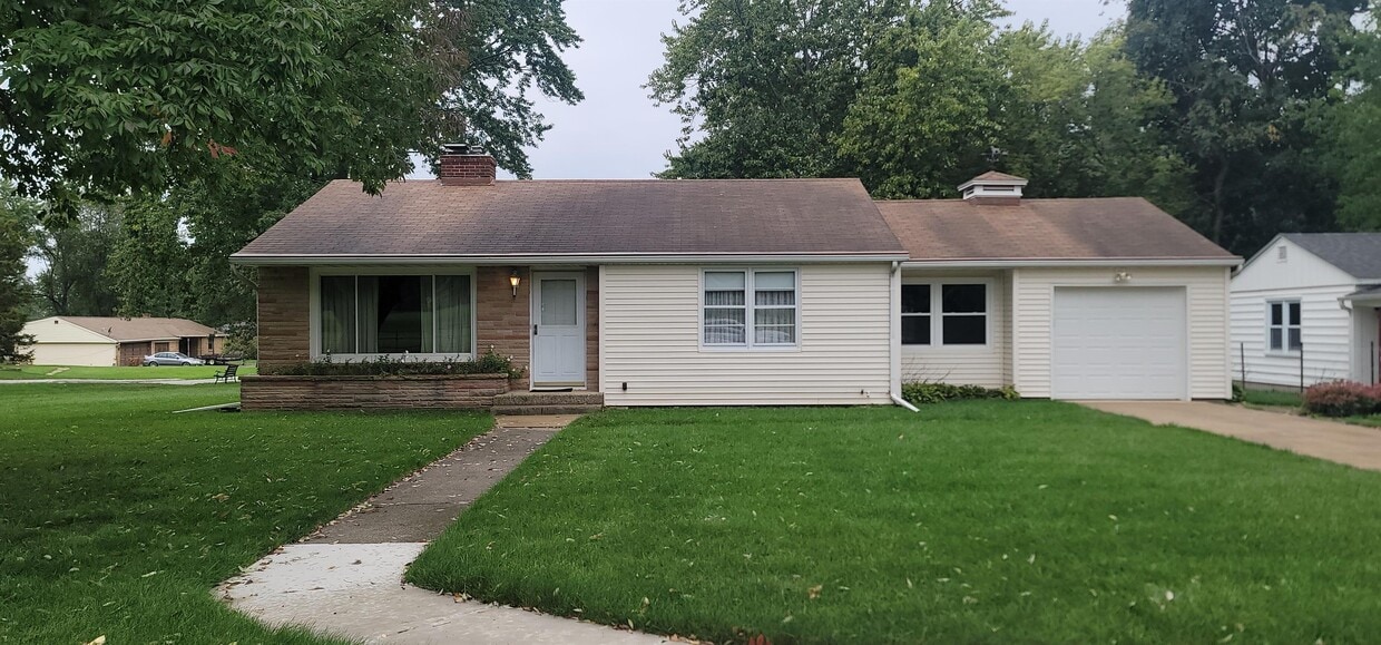 2618 Lindberg Dr, Rockford, IL 61109 House Rental in Rockford, IL