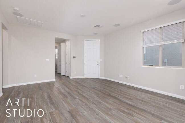 Foto del edificio - Beautiful Home on Parliament Pt With Spect...