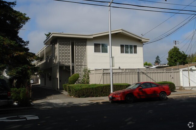 Building Photo - 719 N Claremont St