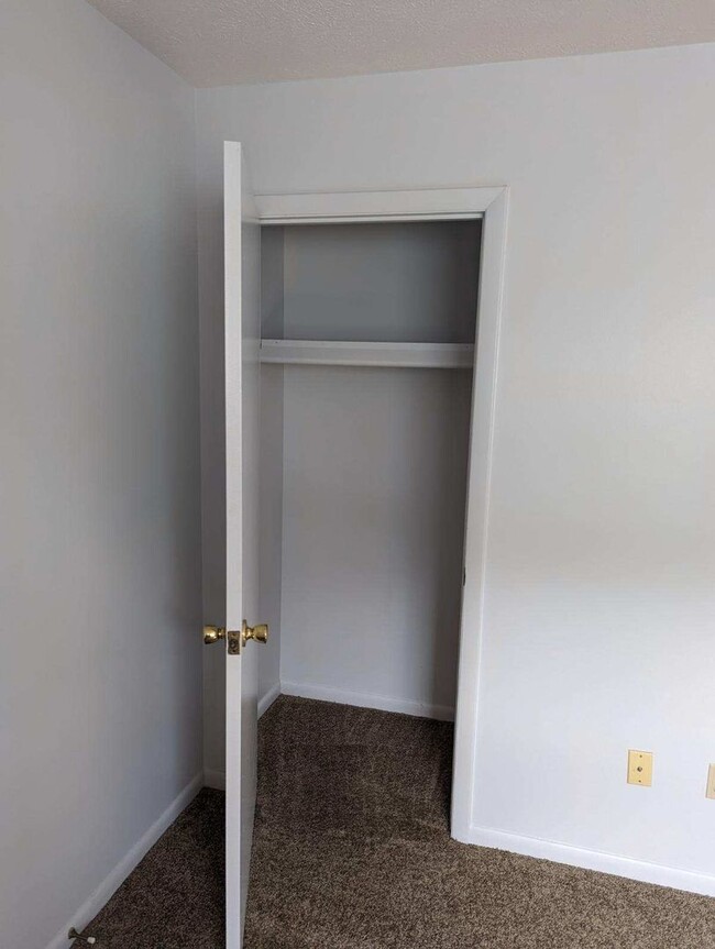 Building Photo - Apartment for Rent