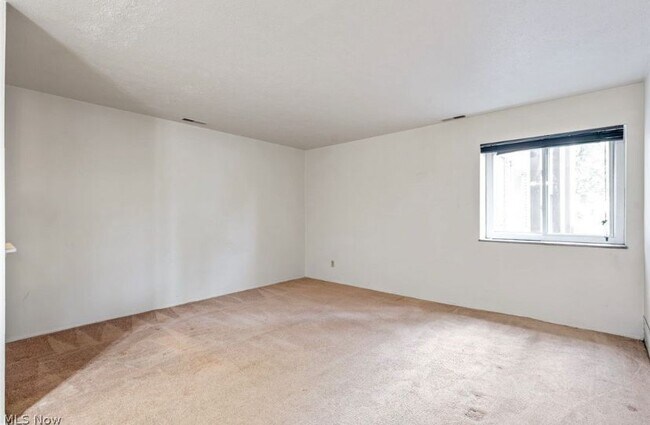 Foto del edificio - 25735 Lorain Rd