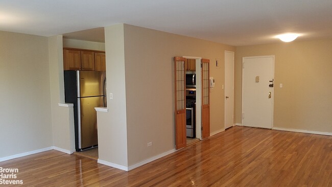 Building Photo - Big 1 BR on Beautiful Beverley Road