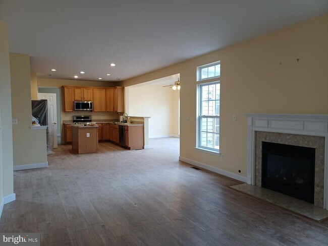 Building Photo - 402 Sawgrass Dr