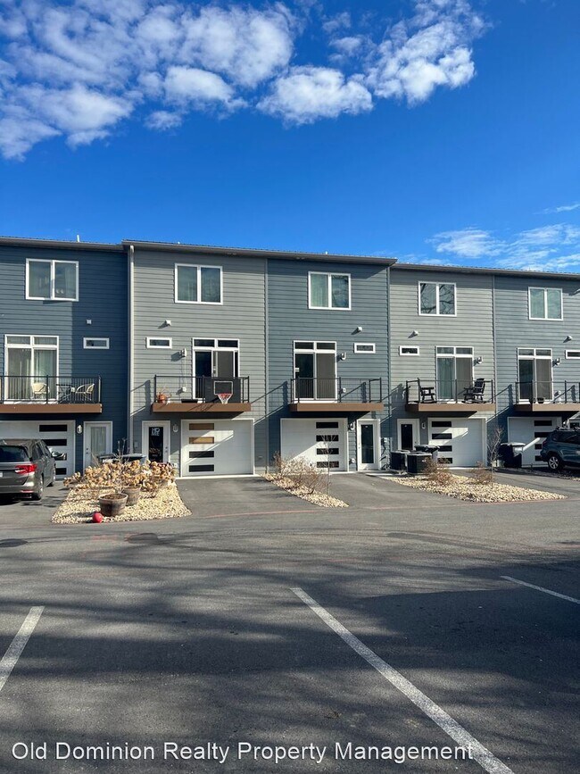 Foto del edificio - 3 br, 3 bath House - 369 N. Liberty Street