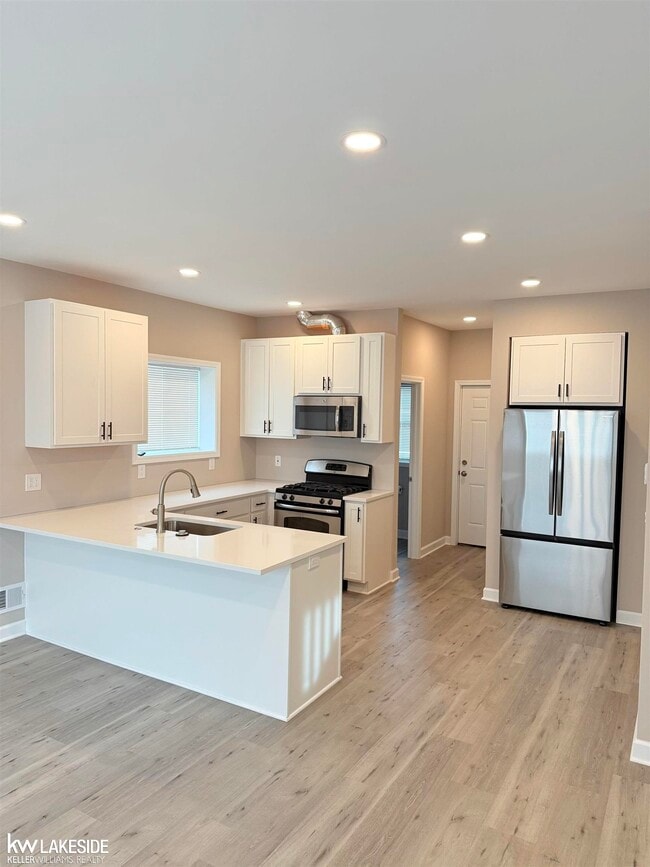 Building Photo - 22001 Lakeview St