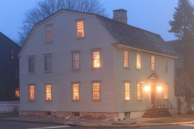 Building Photo - 37 Marsh St