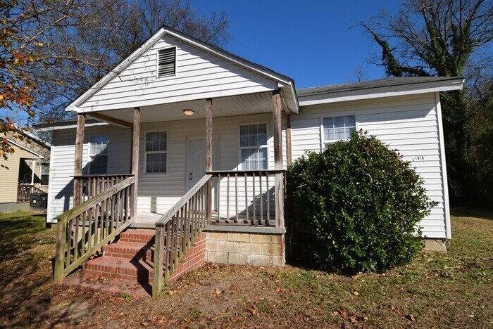Primary Photo - Updated 3 Bed/2 Bath House - SECTION 8 OK