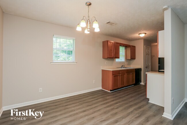 Building Photo - 252 Pine Valley Dr