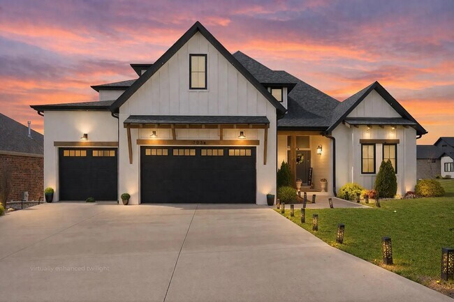 Building Photo - 703 S Hickory Dr