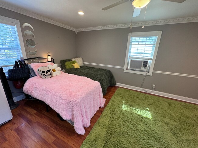 Building Photo - 1BR/1BA With Garage For Rent