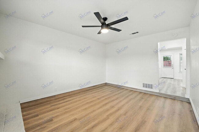 Building Photo - 730 Bluebonnet Dr