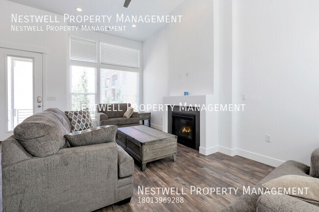 Building Photo - Spacious Daybreak Townhome