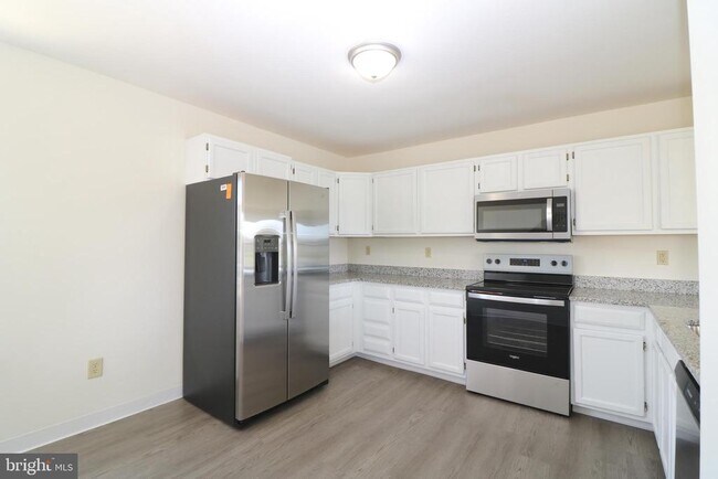 Building Photo - 220 Charring Cross Dr