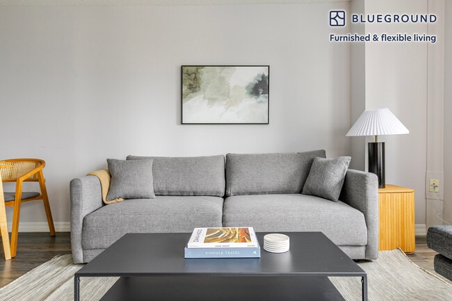 Building Photo - 8 W Chestnut St