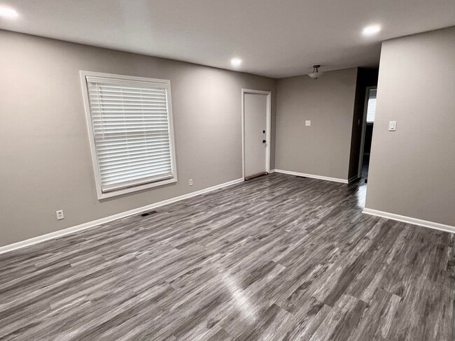 Entry Way - 6827 Azalea Dr