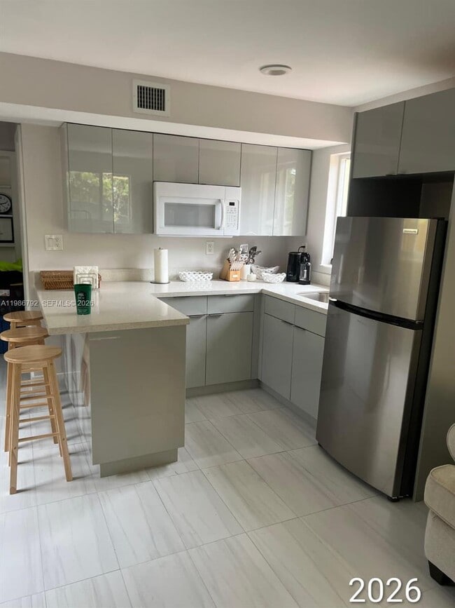 Building Photo - 641 SW 28th Rd