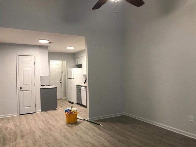 Building Photo - 50 Teakwood Ln