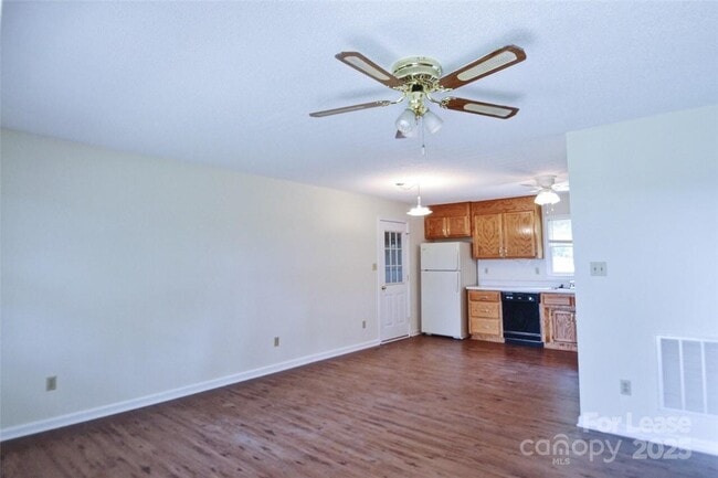 Foto del edificio - 3711 Dorothys Ln