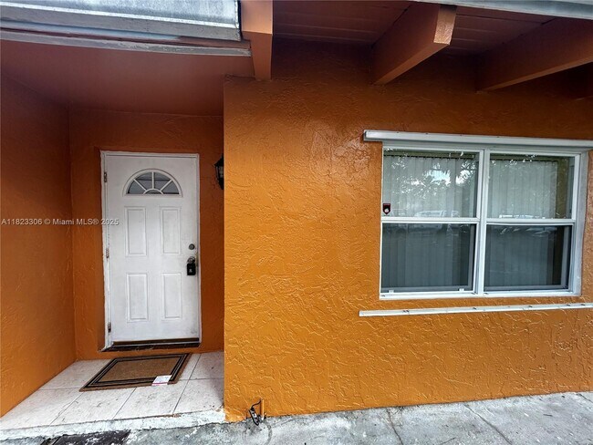 Foto del edificio - 701 SW 79th Terrace