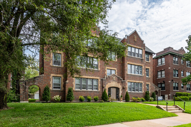 Foto del edificio - 6157 Waterman Blvd