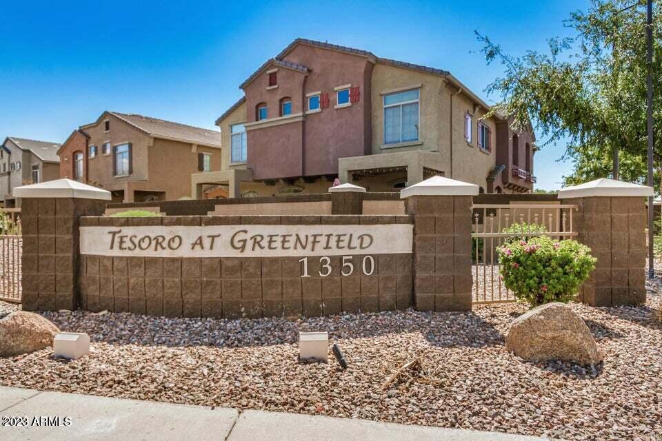 Foto principal - 1350 S Greenfield Rd