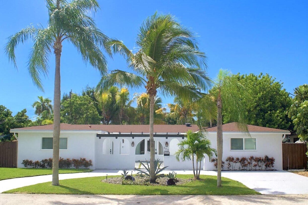 Foto principal - 904 SE 13th Ct