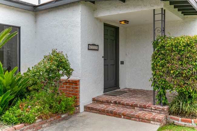 Building Photo - 4335 Sunnyslope Ave