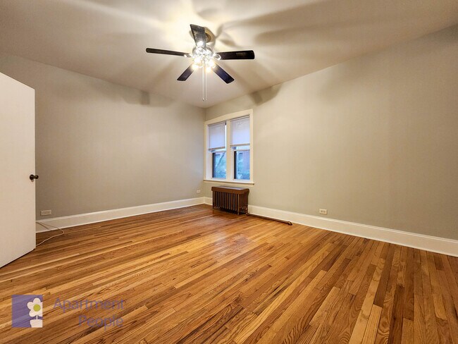 Foto del edificio - 1325 W Addison St