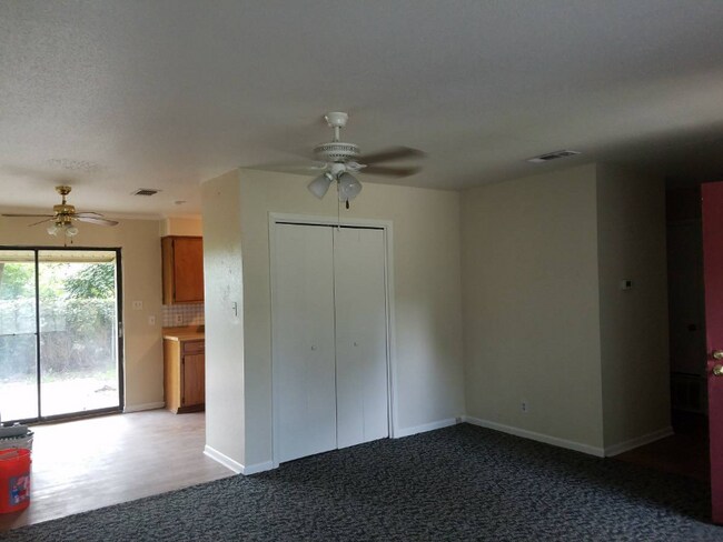 Foto del edificio - 12917 Gholson Rd