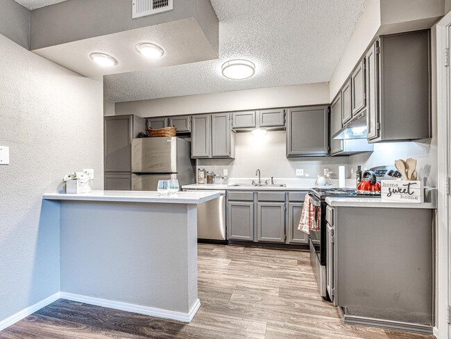 Kitchen - Diamond Crest Townhomes