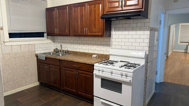 Foto del edificio - 2117 N Lockwood Ave