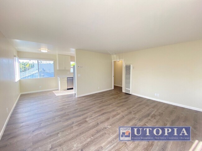 Foto del edificio - Sunny, updated, centrally located 2 bedroo...
