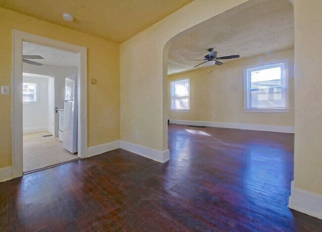 Building Photo - GREAT HOUSE ON BEAUTIFUL STREET GOODYEAR HEIGHTS