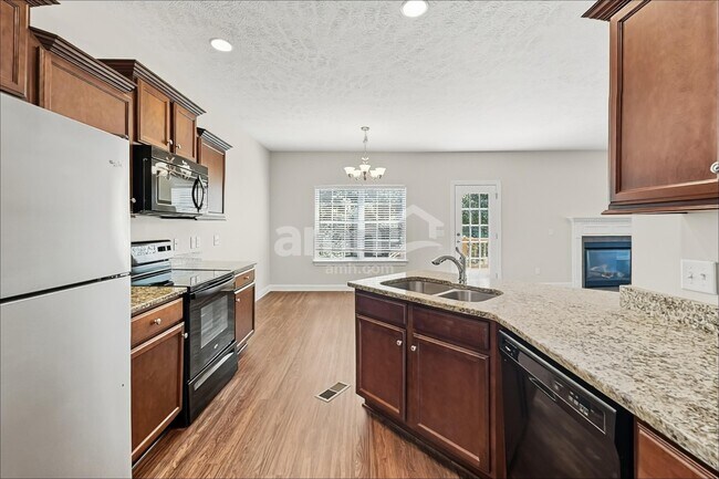 Foto del edificio - 6947 Calderwood Dr