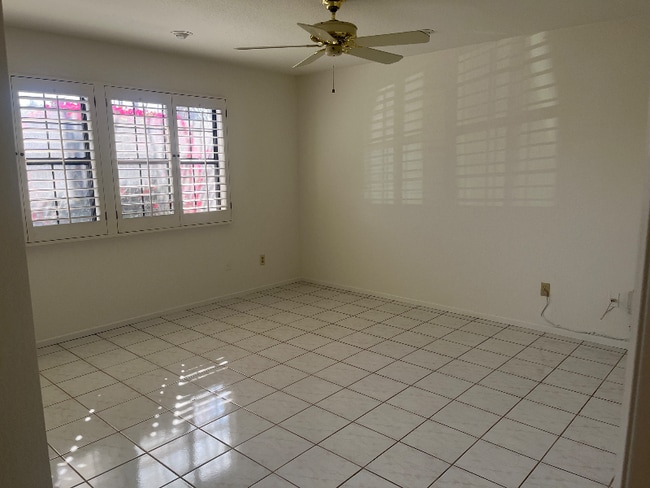Building Photo - 39199 Sweetwater Dr