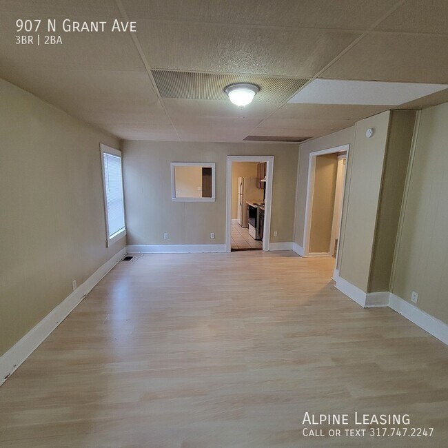 Building Photo - Near East 3BR/2BATH House for LEASE! Wow!