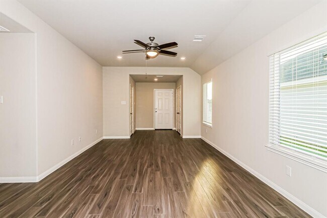 Foto del edificio - 5127 Shelby Katherine Dr