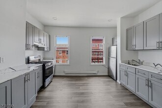 Building Photo - 76-78 Market Street Unit 5