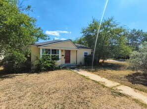 Building Photo - 2317 Live Oak St