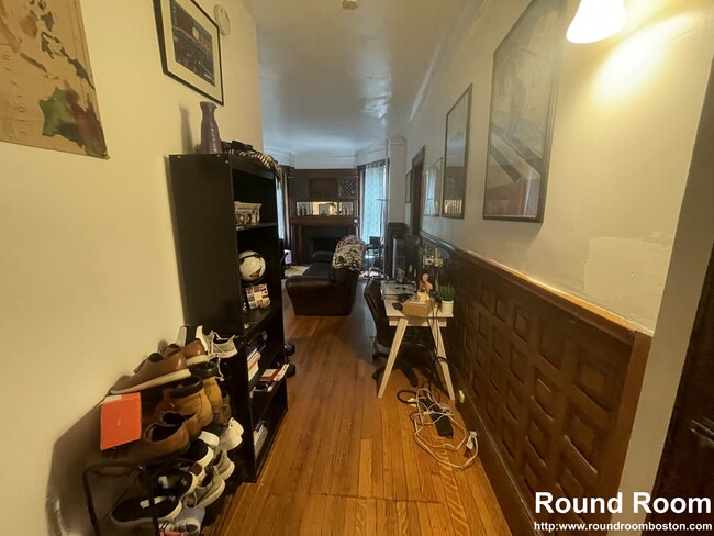 Building Photo - 845 Beacon St