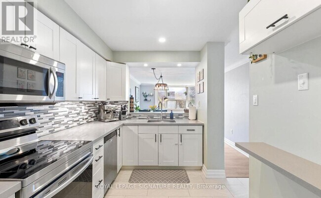 Photo du bâtiment - 3845-3845 Lake Shore Blvd W