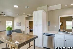 Building Photo - 30652 Oakview Dr
