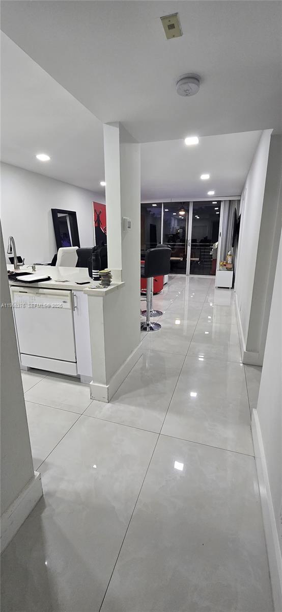 Building Photo - 9460 Tangerine Pl