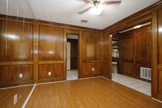 Building Photo - 2207 Whiteback Dr
